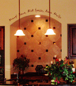 Wall decal on the Italian inspired kitchen - Mangi bene, Ridi Spesso, Ama Molto