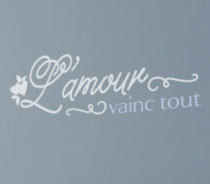 L'amour Vainc Tout  Wall Decal